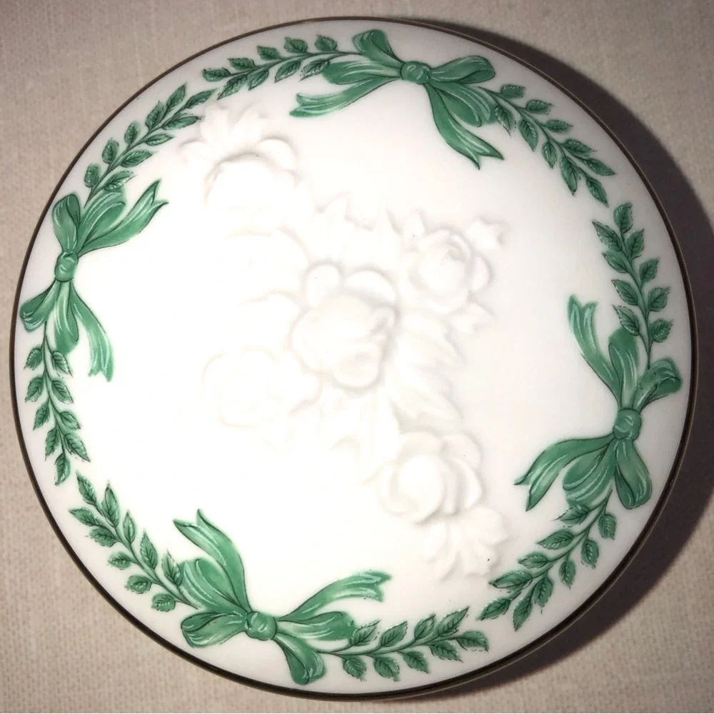 Vintage‎ Trinket Box Jewelry storage green white and gold color